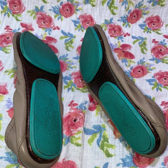 Size 7 Taupe Tieks - Picture 4 of 8